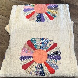 Sunburst Patchwork Quilt with Cream and Multicolor Design